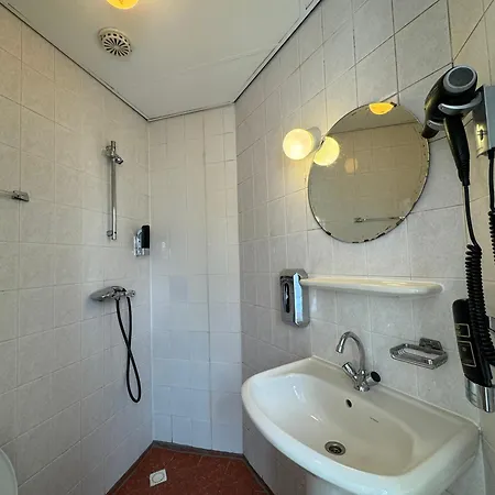 Di-ann Centre Hotel