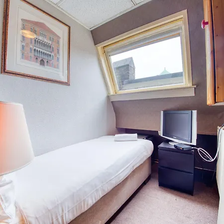 Hotel Di-ann Centre 2*