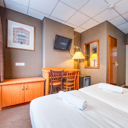 Di-ann Centre 2* Амстердам