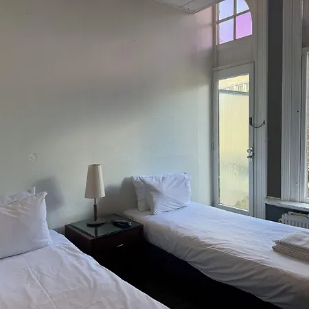 Di-ann Centre 2* Амстердам