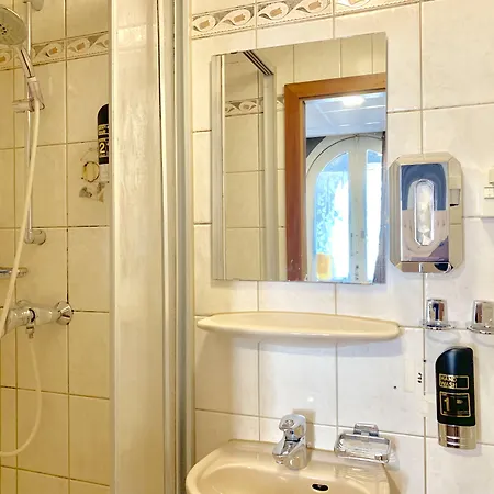 Di-ann Centre Hotel 2*