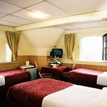 Hotel Di-ann Centre 2*