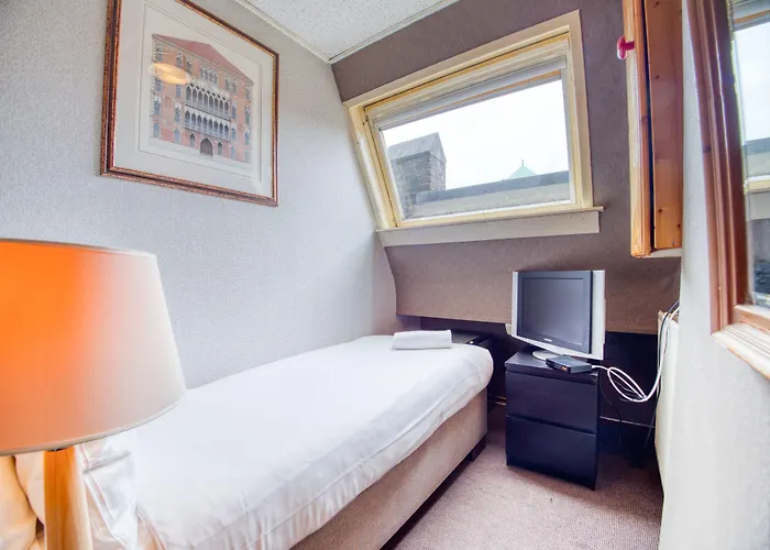 Hotel Di-ann Centre 2*