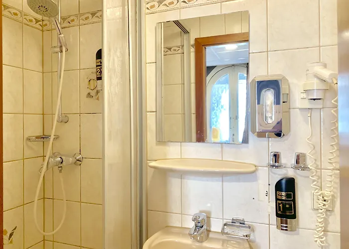 Di-ann Centre Hotel 2*